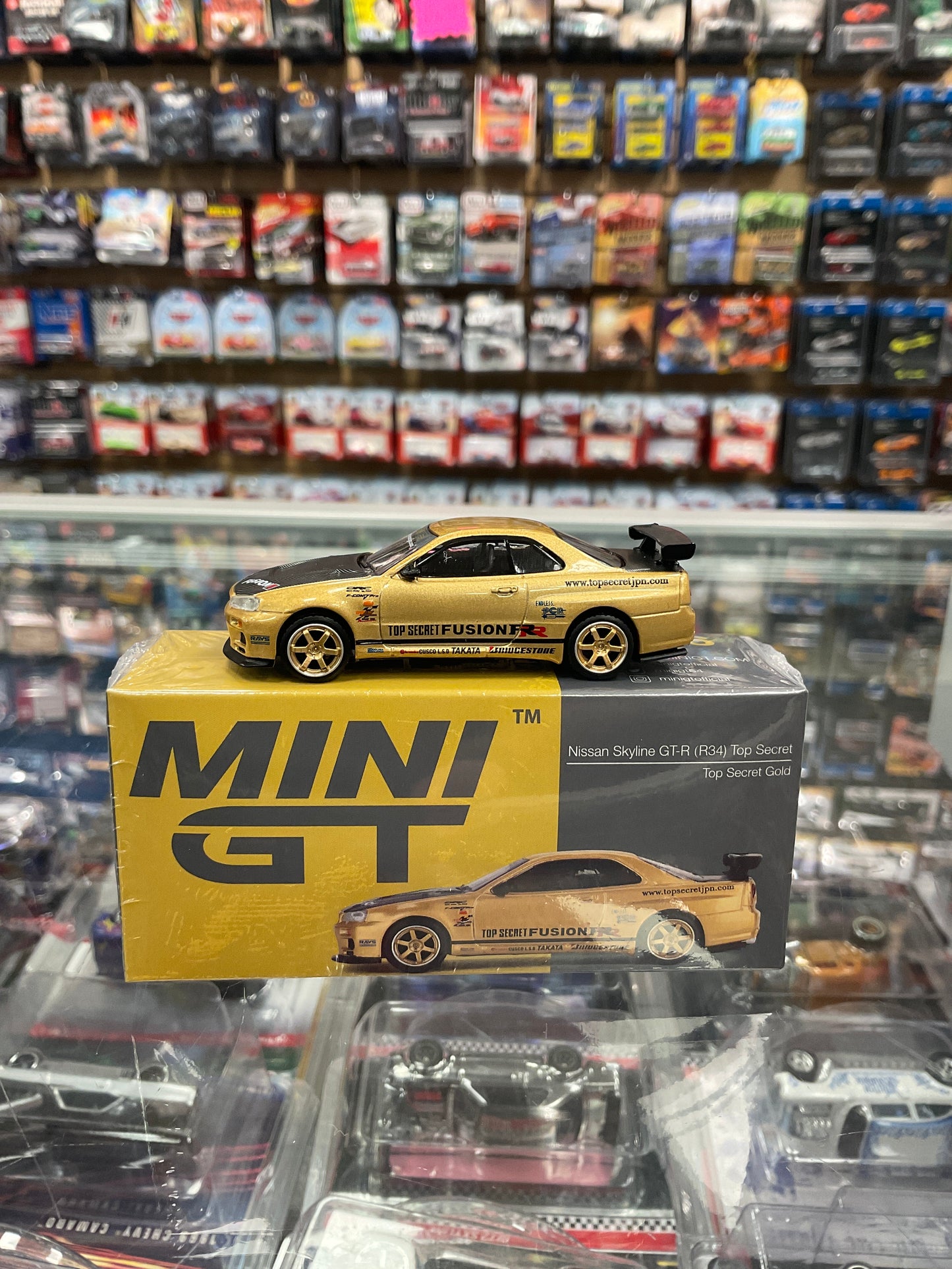 MiniGT 676 Japan Exclusive Nissan Skyline GT-R R34 Top Secret Gold