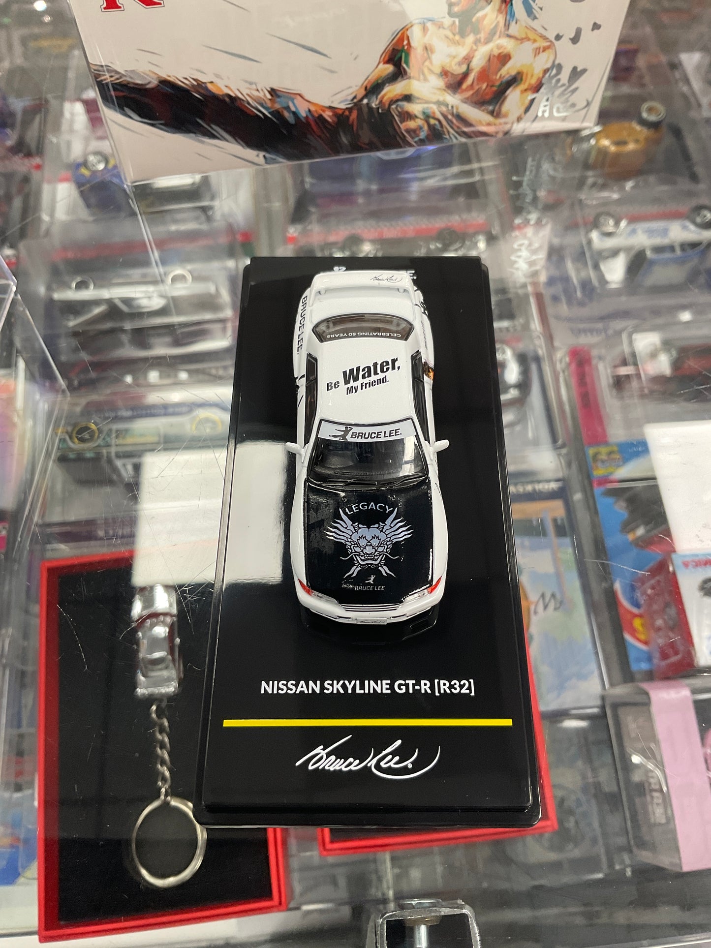 Inno64 Bruce Lee Nissan Skyline GT-R R32 White/Black