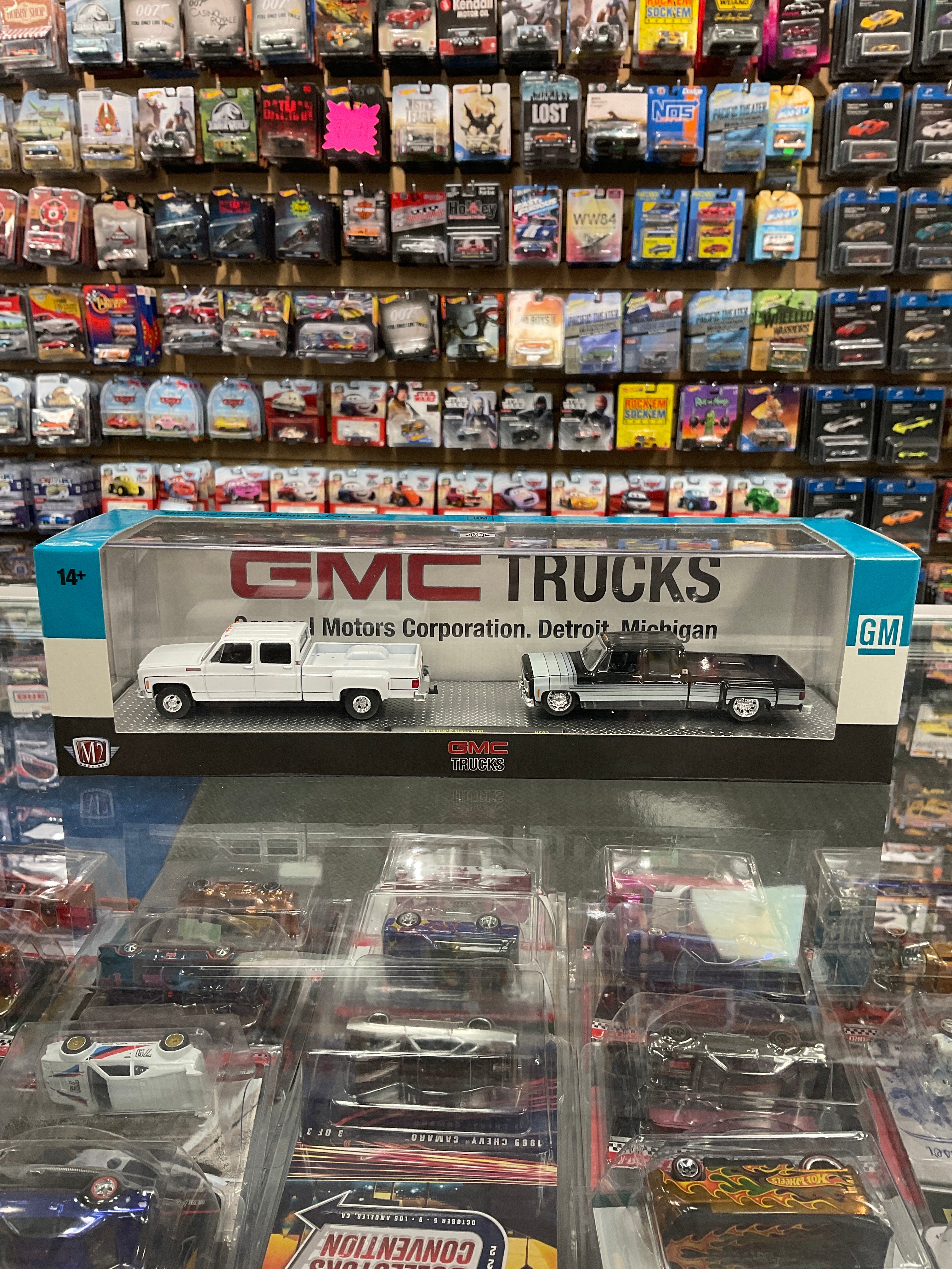 M2 Machines HAULER GMC Trucks 1973 GMC Sierra 3500 &1976 GMC